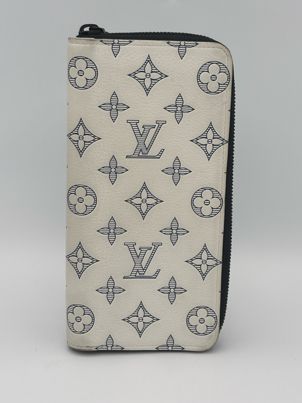 Authentic Louis Vuitton Zippy Long Wallet - Vertical - White and Blue